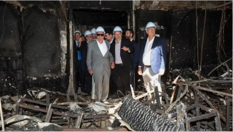 Rupert Murdoch Tours Ruins of Synagogue Gutted by ‘Evil’ Arson Attack in Australia